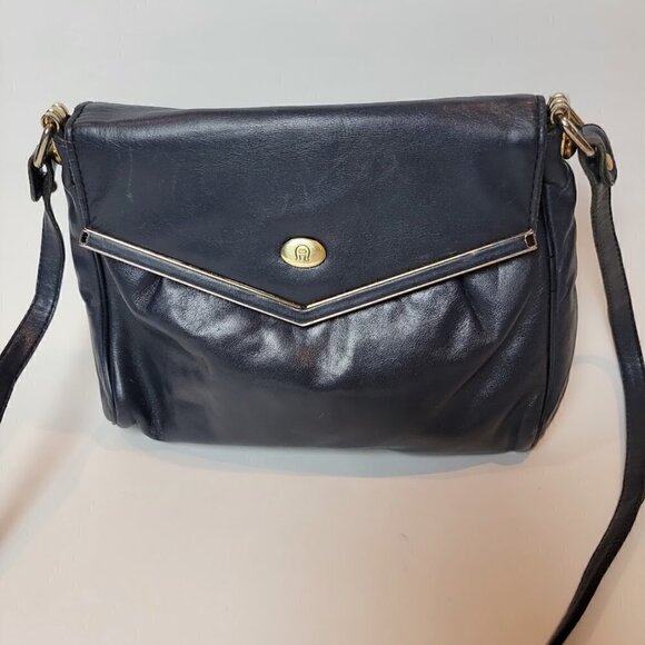 Vintage Entienne Aigner leather crossbody bag. - Picture 2 of 8